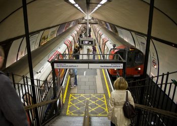 Clapham Common tube platform
Photo from  Wikimedia Commons