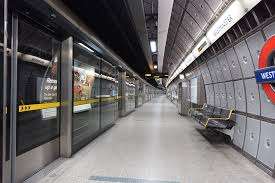 Westminster Station Jubilee platform