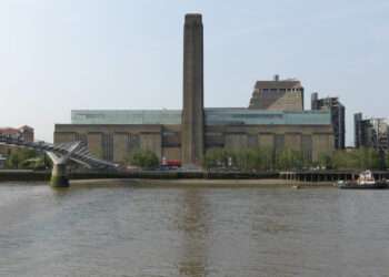 Millenium Bridge, North bank and Southwark Bridge