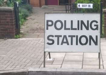 A polling station sign in Camberwell, 2017. Photo: Descrier / Wikimedia Commons / CC BY 2.0