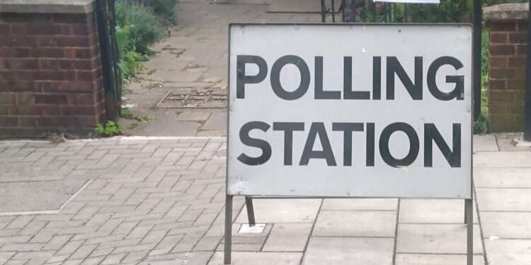 A polling station sign in Camberwell, 2017. Photo: Descrier / Wikimedia Commons / CC BY 2.0